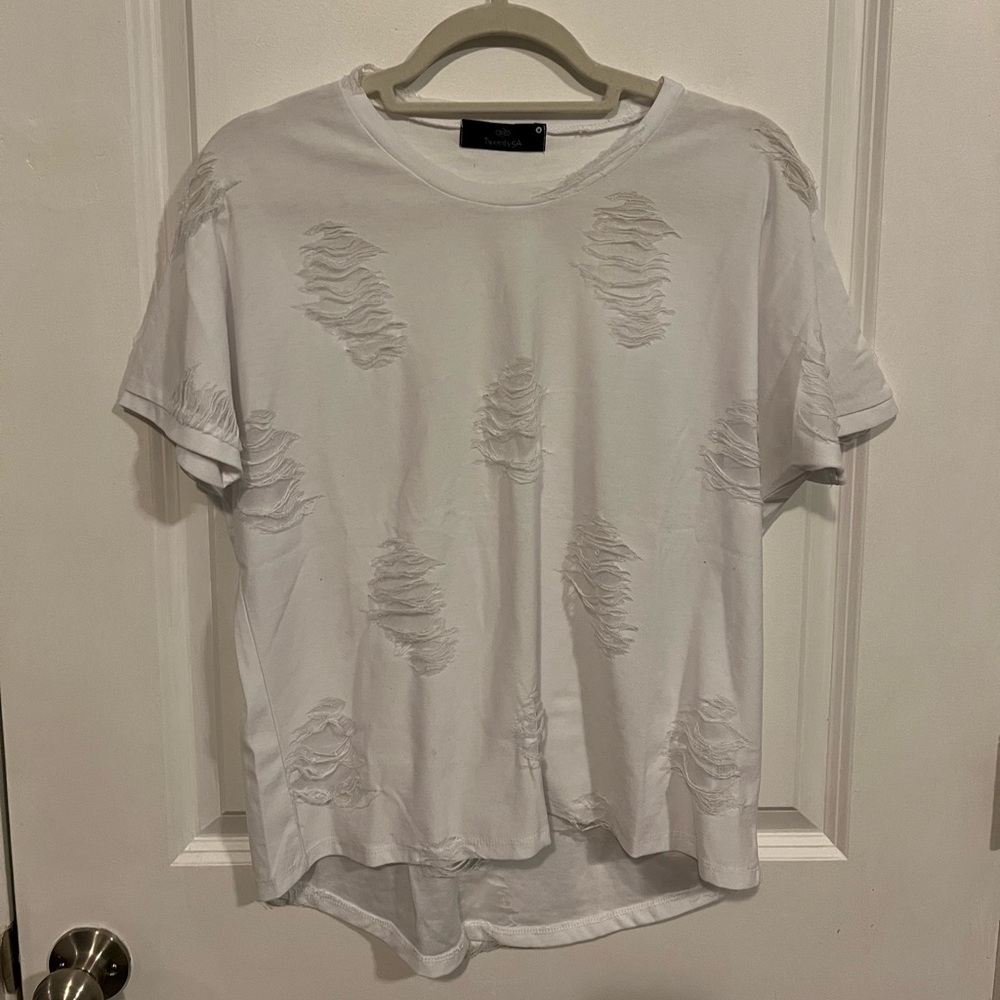 Twenty5A white ripped t-shirt. Size medium and fits true to size :))